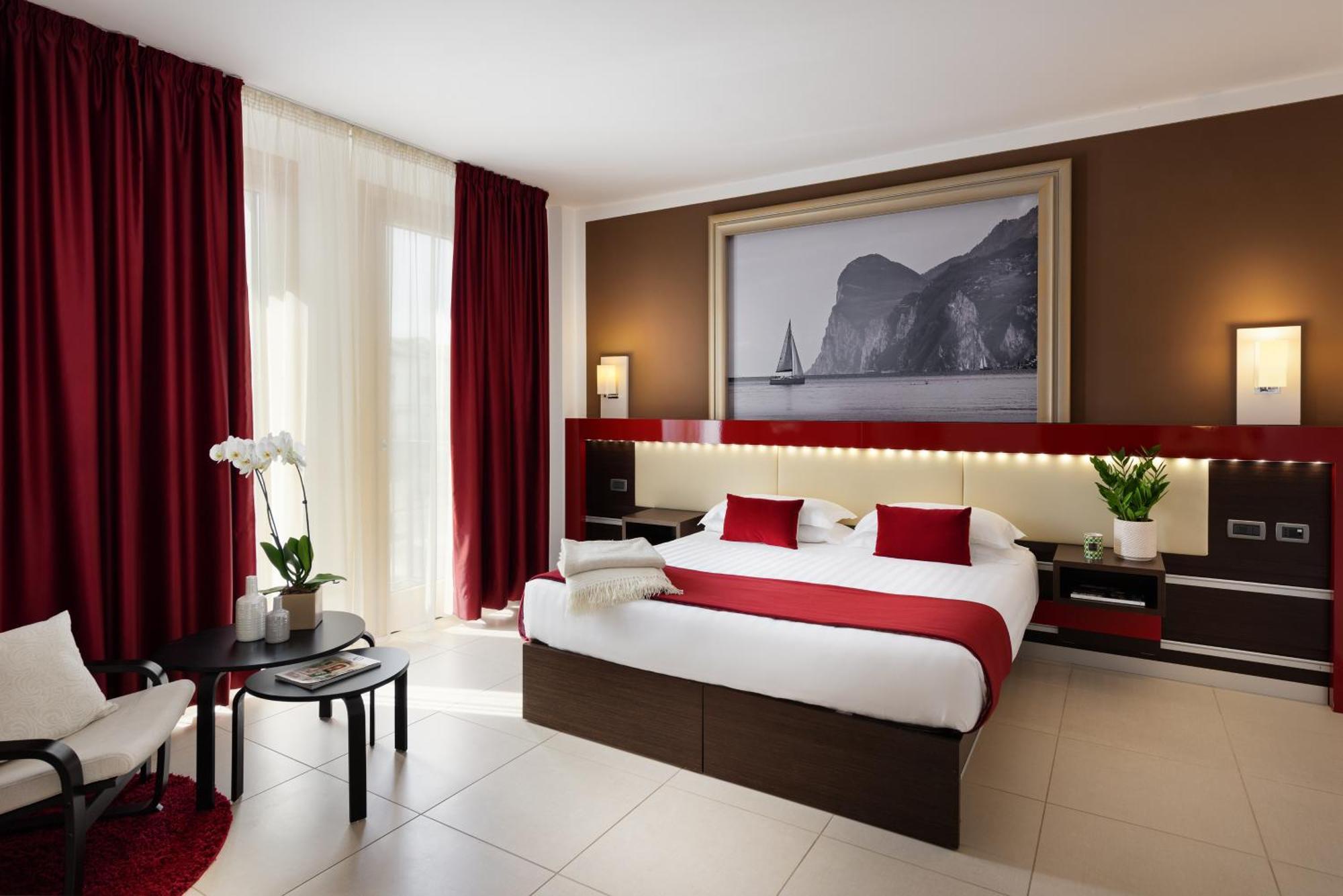 Kairos Garda Hotel Castelnuovo del Garda Eksteriør bilde