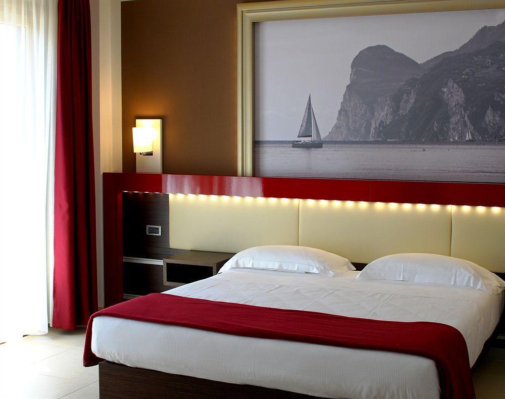 Kairos Garda Hotel Castelnuovo del Garda Eksteriør bilde