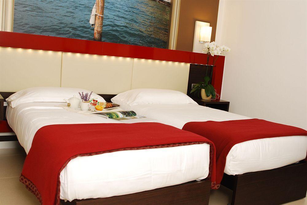 Kairos Garda Hotel Castelnuovo del Garda Eksteriør bilde