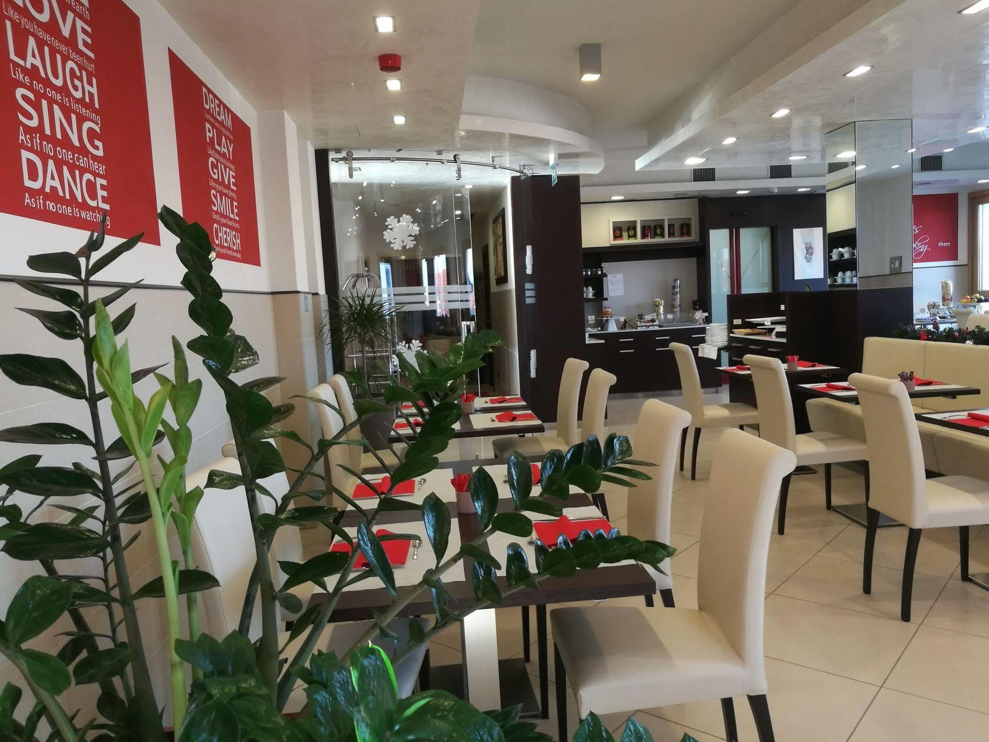 Kairos Garda Hotel Castelnuovo del Garda Eksteriør bilde